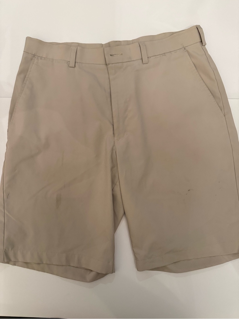 PGA Tour Men's Golf Performance Khaki Shorts (32)